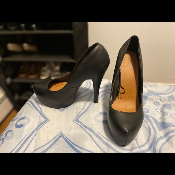 Black pumps hardly worn - Picture 1 of 2